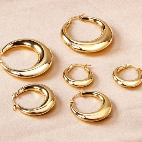 Elegant Gold Hoop Earrings Set - Picture 1 of 2